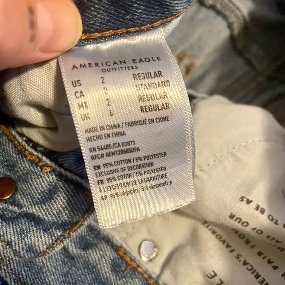 ✨ 4 FOR $15 ✨ American Eagle Mom Jeans - Picture 3 of 3